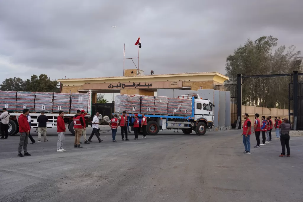 الهلال الأحمر المصرى يدخل أكثر من 9 آلاف طن مساعدات عاجلة إلى غزة 26 - جريدة المساء الهلال الأحمر المصرى يدخل أكثر من 9 آلاف طن مساعدات عاجلة إلى غزة 25 - جريدة المساء