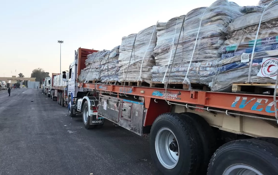 الدفع بـ 7500 طن مساعدات إنسانية وبترولية للقطاع عبر كرم أبو سالم 18 - جريدة المساء الهلال الأحمر المصرى يدفع بزاد العزة 55 لأهل غزة