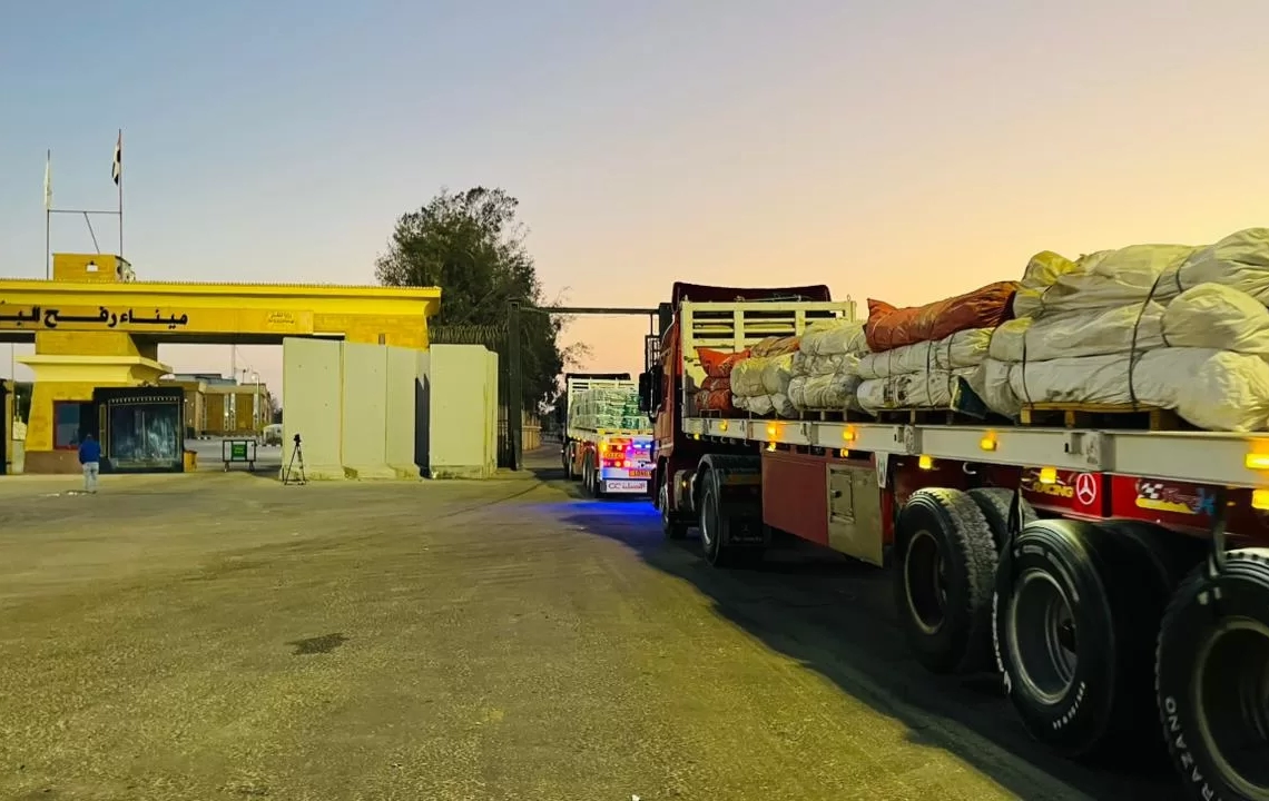 الهلال الأحمر المصرى يدفع بزاد العزة 60 لأهل غزة