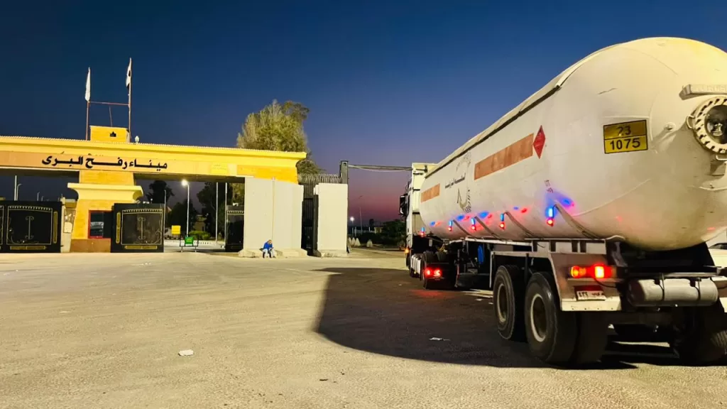 قوافل العطاء مستمرة لدعم الأشقاء.. الهلال الأحمر يدخل 9800 طن مساعدات إلى غزة 19 - جريدة المساء