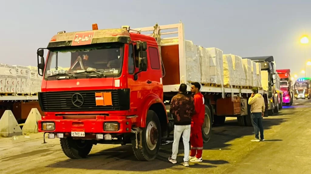 قوافل العطاء مستمرة لدعم الأشقاء.. الهلال الأحمر يدخل 9800 طن مساعدات إلى غزة 21 - جريدة المساء