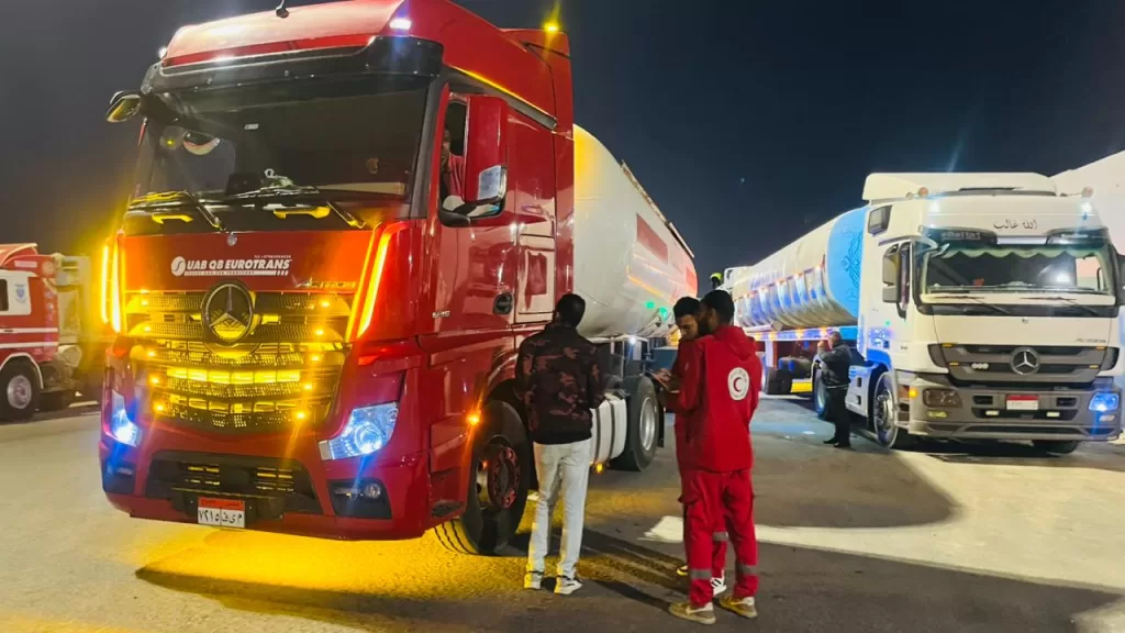 قوافل العطاء مستمرة لدعم الأشقاء.. الهلال الأحمر يدخل 9800 طن مساعدات إلى غزة 23 - جريدة المساء