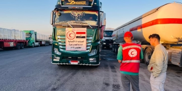 الهلال الأحمر يدفع بأكثر من 10 آلاف طن مساعدات إنسانية وبترولية إلى غزة 1 - جريدة المساء الهلال الأحمر المصرى يدفع بزاد العزة فى يوم جديد إلى غزة