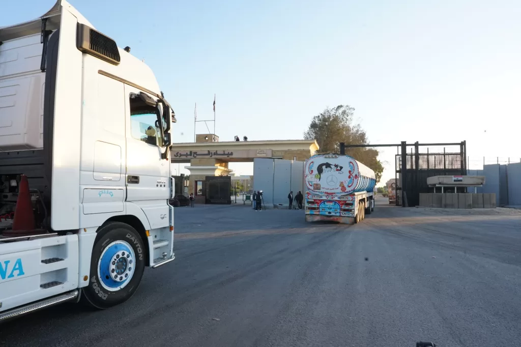 الهلال الأحمر يدفع بأكثر من 10 آلاف طن مساعدات إنسانية وبترولية إلى غزة 22 - جريدة المساء الهلال الأحمر يدفع بأكثر من 10 آلاف طن مساعدات إنسانية وبترولية إلى غزة 21 - جريدة المساء