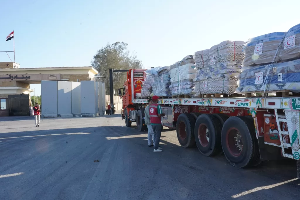 الهلال الأحمر يدفع بأكثر من 10 آلاف طن مساعدات إنسانية وبترولية إلى غزة 24 - جريدة المساء الهلال الأحمر يدفع بأكثر من 10 آلاف طن مساعدات إنسانية وبترولية إلى غزة 23 - جريدة المساء