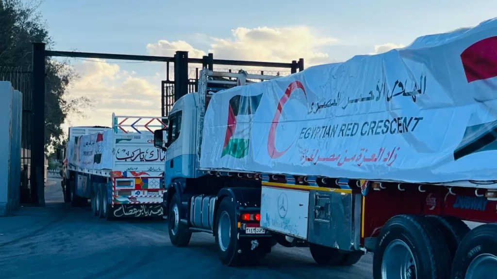 الدفع بأكثر من 400 شاحنة تحمل 9700 طن مساعدات إنسانية وبترولية إلى غزة 21 - جريدة المساء