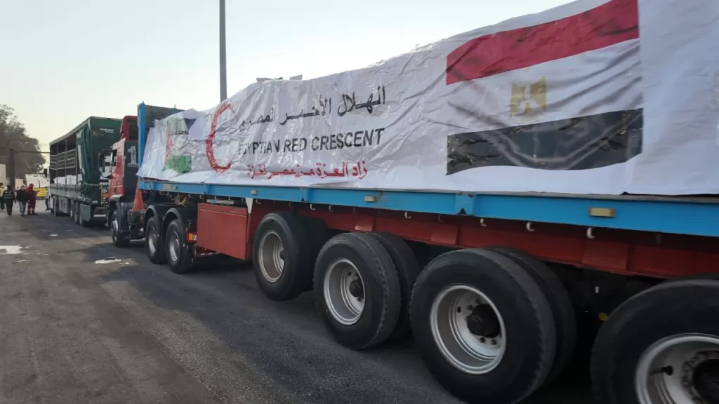 الهلال الأحمر يدفع بأكثر من 9 آلاف طن مساعدات إنسانية وبترولية إلى غزة 21 - جريدة المساء