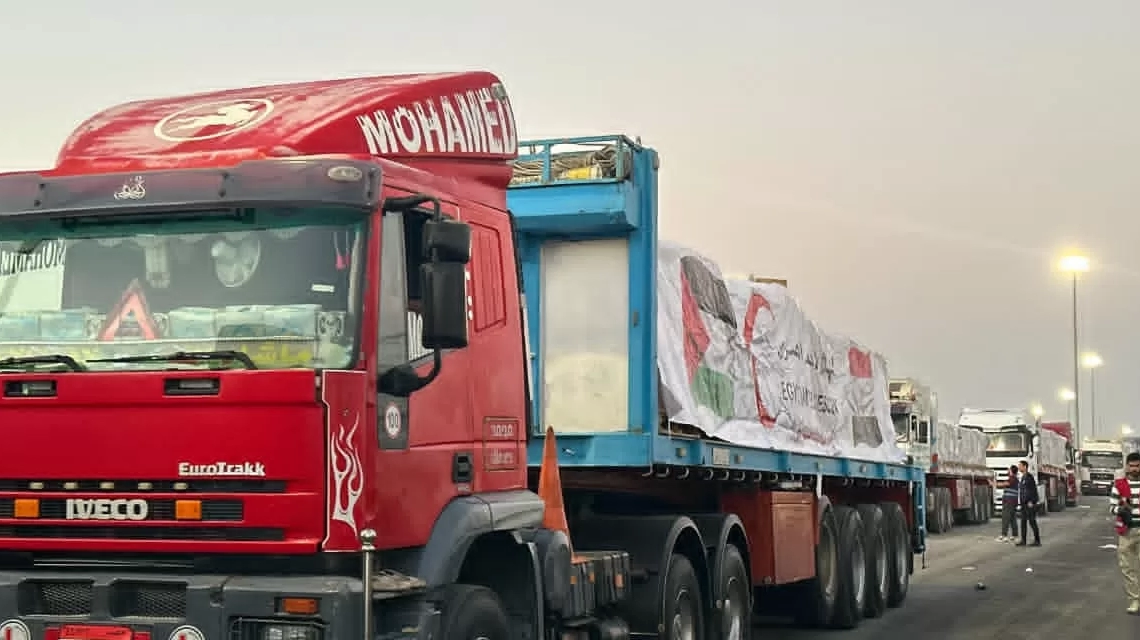 الهلال الأحمر المصرى يمد غزة بزاد العزة