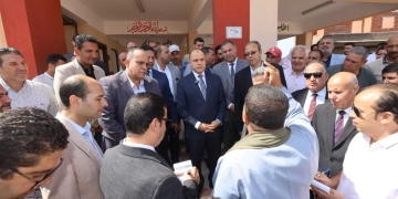 محافظ كفرالشيخ يشارك أهالي "الفقهاء القبلية"فرحتهم بافتتاح المدرسة الثانوية 2 - جريدة المساء محافظ كفرالشيخ يشارك أهالي "الفقهاء القبلية"فرحتهم بافتتاح المدرسة الثانوية 1 - جريدة المساء