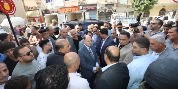 محافظ كفرالشيخ يستمع لشكاوى وطلبات أهالي مدينة قلين 1 - جريدة المساء