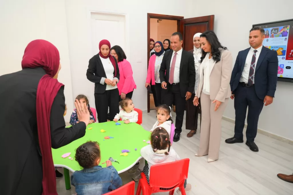 بالصور.. وزيرة التضامن فى الحضانة 33 - جريدة المساء