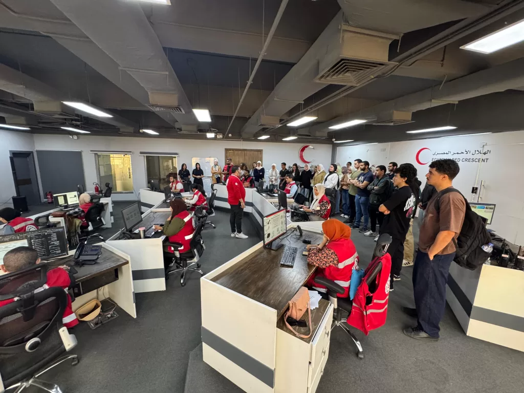 الهلال الأحمر يستعرض آليات العمل ودوره الإنساني أمام طلاب الجامعة الأمريكية 19 - جريدة المساء الهلال الأحمر يستعرض آليات العمل ودوره الإنساني أمام طلاب الجامعة الأمريكية 18 - جريدة المساء