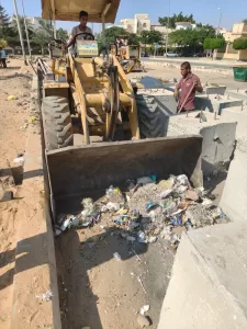 حملات نظافة وصيانة مكثفة لرفع كفاءة المظهر العام بمدينة الشروق 21 - جريدة المساء