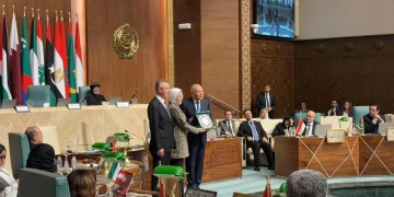 «الجامعة العربية» تُكرم الهلال الأحمر المصري تقديرًا لجهوده الإنسانية في دعم غزة 1 - جريدة المساء