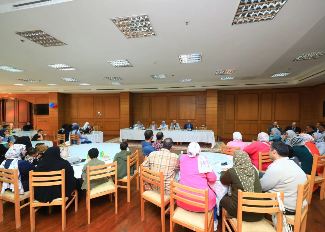 تكريم مديرة مكتب نائب رئيس جامعة كفر الشيخ 20 - جريدة المساء تكريم مديرة مكتب نائب رئيس جامعة كفر الشيخ 19 - جريدة المساء