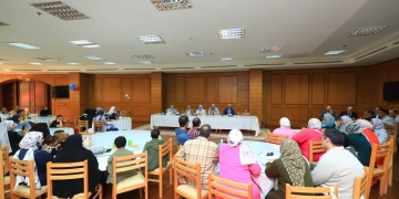 تكريم مديرة مكتب نائب رئيس جامعة كفر الشيخ 2 - جريدة المساء تكريم مديرة مكتب نائب رئيس جامعة كفر الشيخ 1 - جريدة المساء