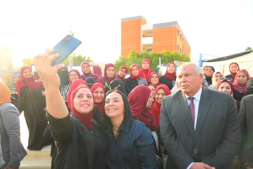 وزيرة التضامن تلتقي الرائدات الاجتماعيات بالوادي الجديد 21 - جريدة المساء