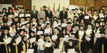 تخريج اول دفعةمن (الدبلوم المهني لخفض الطلب على المخدرات) بجامعة القاهرة 1 - جريدة المساء