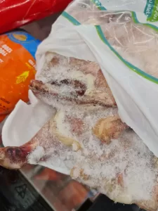 ضبط 134 كيلو لحوم ودواجن فاسدة داخل هايبر شهير بمدينة الشروق 29 - جريدة المساء