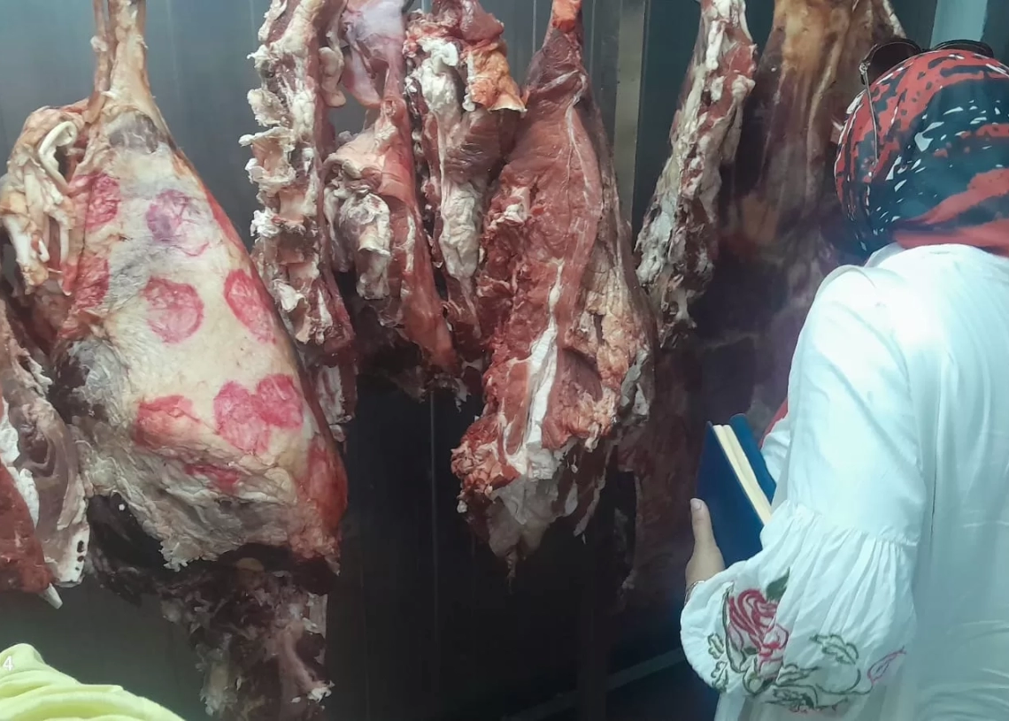 ضبط 134 كيلو لحوم ودواجن فاسدة داخل هايبر شهير بمدينة الشروق 17 - جريدة المساء