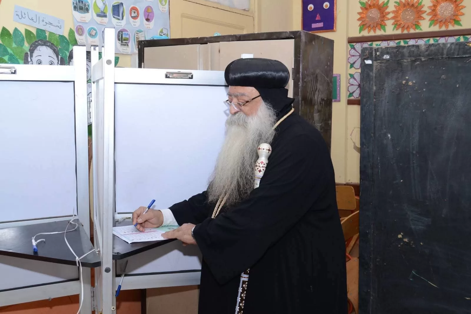 إقبال كبير من الناخبين في قنا على صناديق الاقتراع بانتخابات مجلس النواب 2025 23 - جريدة المساء