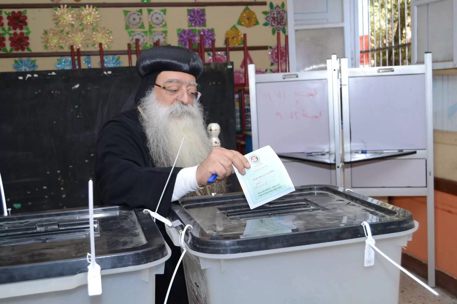 إقبال كبير من الناخبين في قنا على صناديق الاقتراع بانتخابات مجلس النواب 2025 25 - جريدة المساء