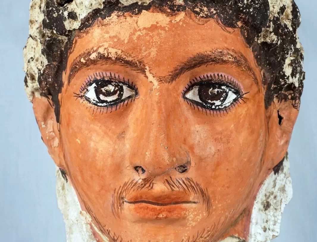 استرداد 36 قطعة أثرية من أمريكا..خرجت من مصر بطرق غير مشروعة.. وزير السياحة والآثار: ملتزمون بحماية تراثنا الوطنى وصون هويتنا الحضارية.. قناع مومياء لشاب من العصر الروماني وإناء على هيئة المعبود "بس" ولوحة جنائزية ..ضمن المجموعة 19 - جريدة المساء