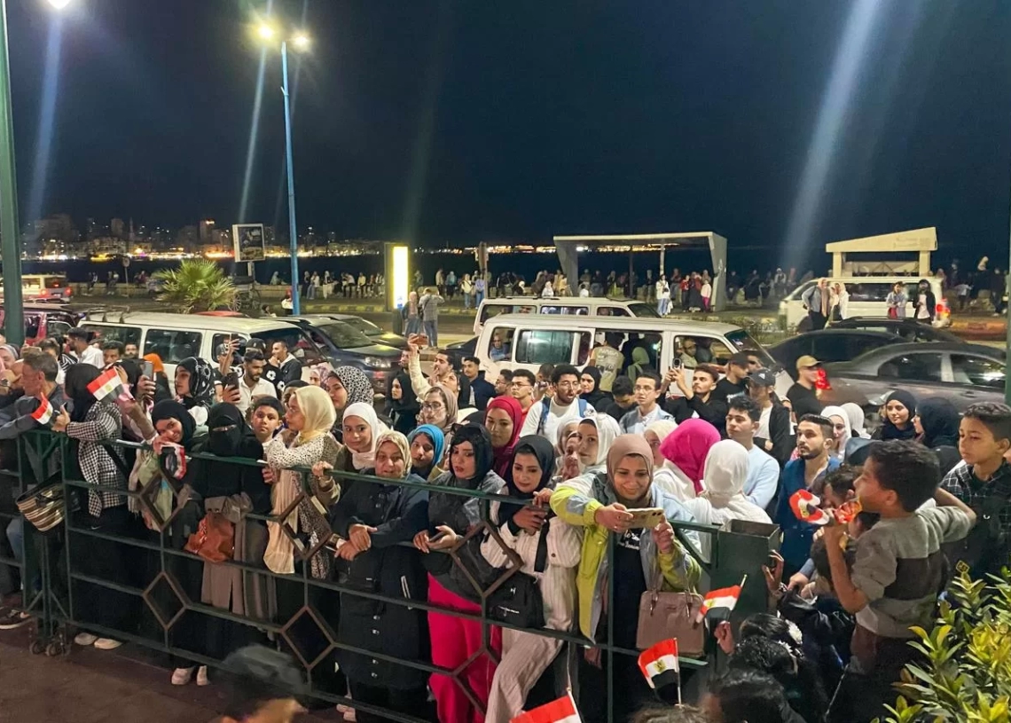 الآلاف يحتفلون بشوارع الإسكندريه بالمتحف المصري الكبير 19 - جريدة المساء