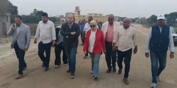 جولة ميدانية لنائب محافظ الجيزة علي مشروعات الطرق بكرداسة وأوسيم والمنيرة الغربية 1 - جريدة المساء