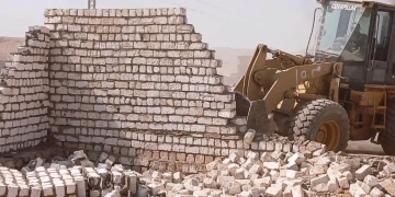 محافظ أسوان : مواصلة إزالة التعديات بإجمالى 331 حالة تعد بمساحة 142 ألف و 884 م2 1 - جريدة المساء