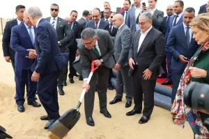 محافظ الجيزة يشهد وضع حجر الأساس لمصنع المنصور للسيارات بـ6 أكتوبر 22 - جريدة المساء محافظ الجيزة يشهد وضع حجر الأساس لمصنع المنصور للسيارات بـ6 أكتوبر 21 - جريدة المساء