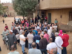 نائب محافظ الجيزة يتفقد شوارع قرية زاوية أبو مسلم بأبو النمرس.. بسبب ارتفاع منسوب المصرف 20 - جريدة المساء