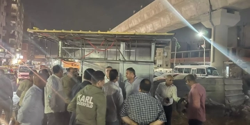 محافظ الجيزة يجازي نائبي رئيس الحي وهيئة النظافة خلال جولته المفاجئة بالوراق وإمبابة 25 - جريدة المساء