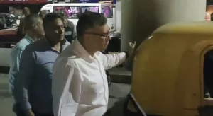 محافظ الجيزة يجازي نائبي رئيس الحي وهيئة النظافة خلال جولته المفاجئة بالوراق وإمبابة 45 - جريدة المساء