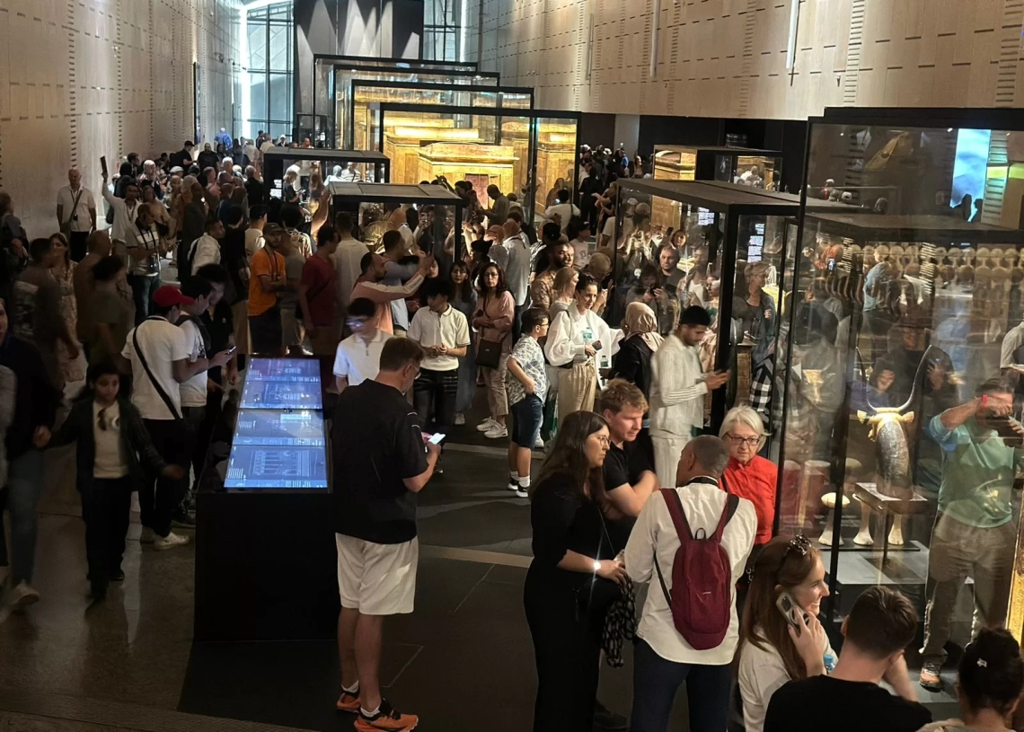 إقبال جماهيرى ضخم فى أول أيام استقبال الجمهور بالمتحف المصرى الكبير 19 - جريدة المساء