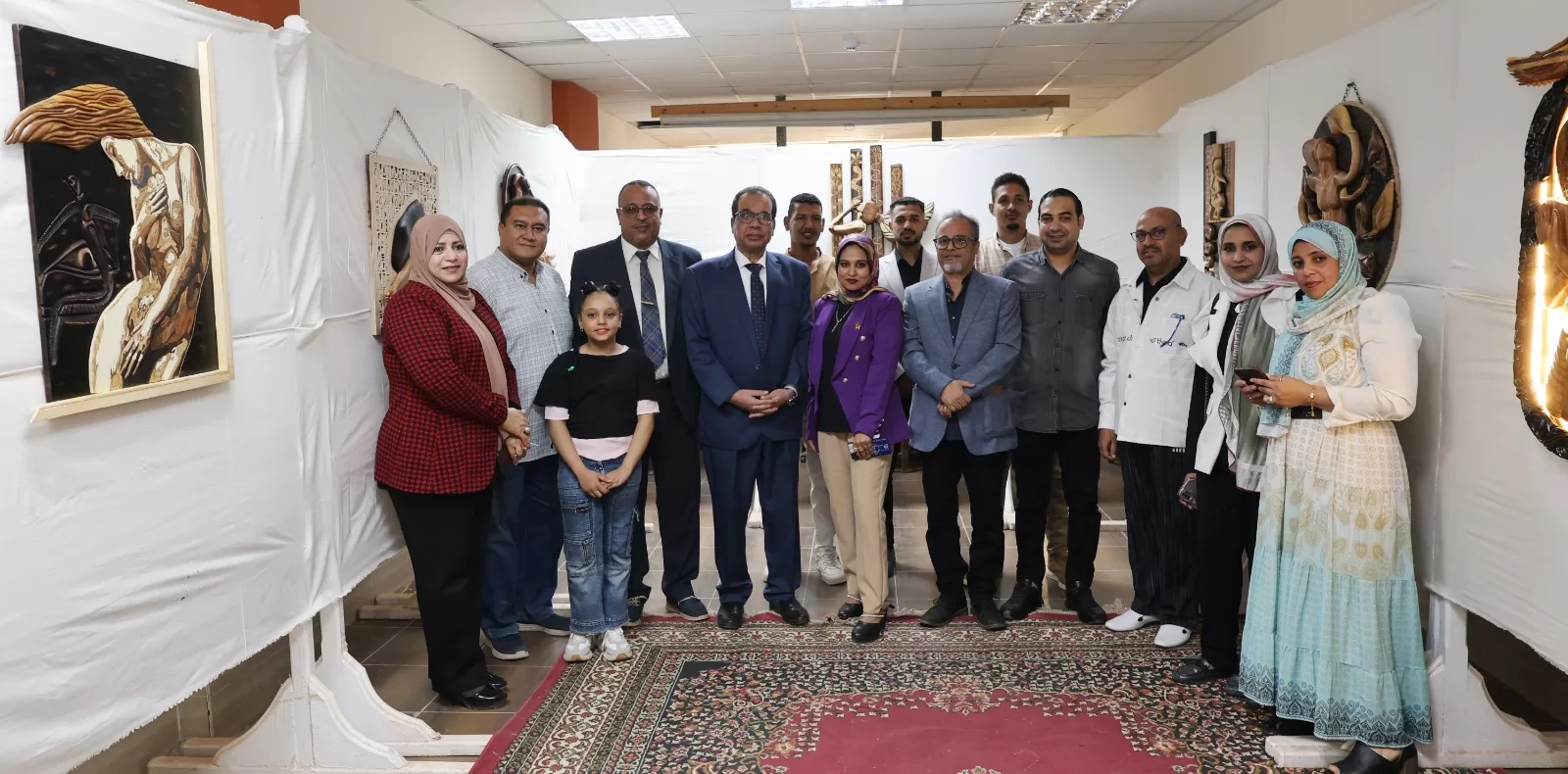 افتتاح معرض"فن أشغال الخشب" بالتربية النوعية جامعة قنا 22 - جريدة المساء