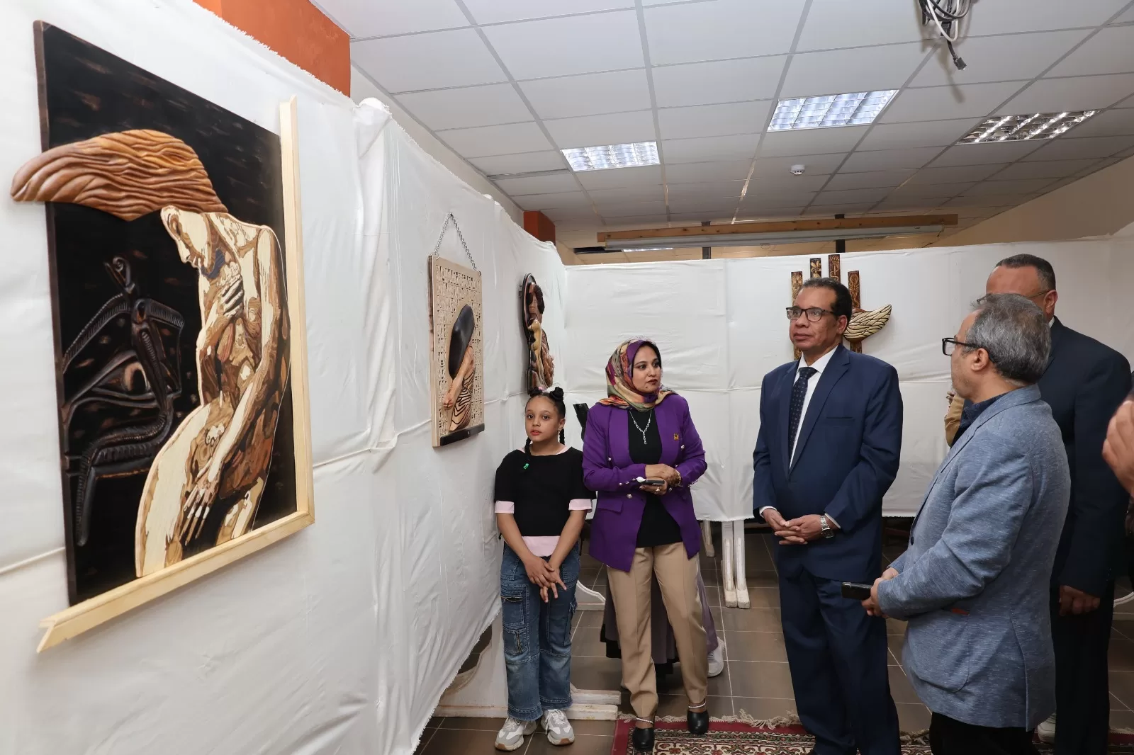 افتتاح معرض"فن أشغال الخشب" بالتربية النوعية جامعة قنا 24 - جريدة المساء