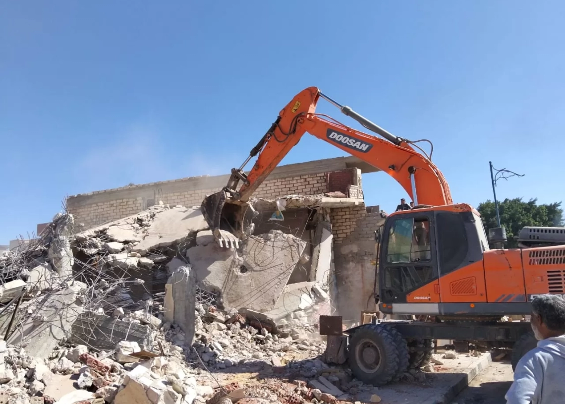 مرسي مطروح تزيل محالا مخالفة منذ عام  2012 ! 18 - جريدة المساء