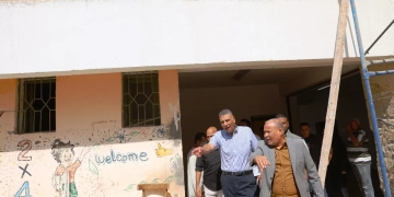 محافظ أسوان يفاجئ العاملين بمدرسة أحمد أبا زيد الرسمية للغات .. ويوجه بسرعة إنهاء التطوير فى 30 نوفمبر لدخولها الخدمة 1 - جريدة المساء