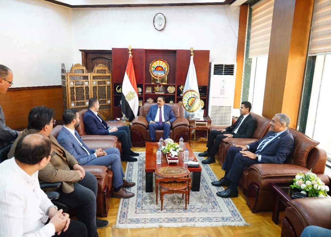 محافظ مطروح يلتقي نائب وزير الصحة لمتابعة استعدادات تطبيق منظومة التأمين الشامل  19 - جريدة المساء