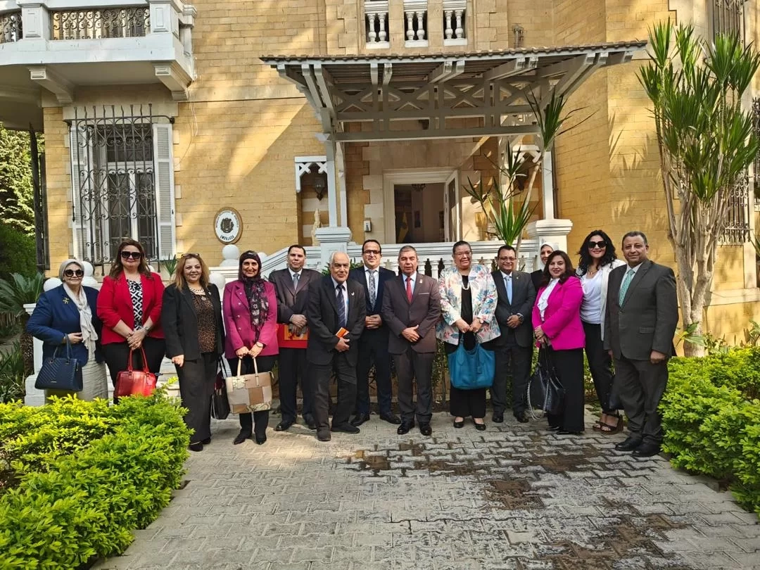 السفير الفنزويلي يبحث تعزيز التعاون السياحي مع كبار الخبراء فى قطاع السياحة 27 - جريدة المساء