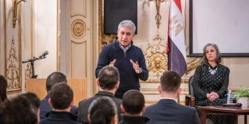 شريف فتحى فى حوار مفتوح مع شباب الجالية المصرية بلندن : افتخروا بمصريتكم وانجازات الدولة السياسية والثقافية والسياحية 1 - جريدة المساء