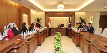 رئيس هيئة الدواء يبحث تعزيز التعاون في مجال صناعة المستلزمات والتكنولوجيا الطبية 1 - جريدة المساء