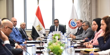 وزير الصحة بحث مع ممثلي شركة «ميريت» توطين صناعة المستلزمات الطبية في مصر 1 - جريدة المساء