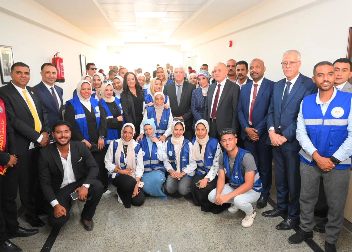 وزيرا التعليم العالي والتضامن ومحافظ الأقصر يتفقدون مقر جامعة الأقصر الأهلية 16 - جريدة المساء