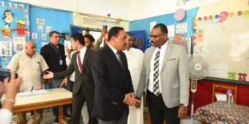 محافظ مطروح يتفقد سير العملية الانتخابية بعدد من اللجان 2 - جريدة المساء محافظ مطروح يتفقد سير العملية الانتخابية بعدد من اللجان 1 - جريدة المساء