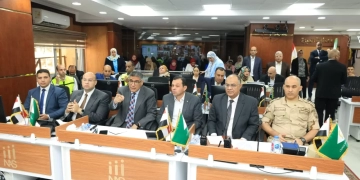 محافظ الجيزة يتابع اللجان الانتخابية في ثاني أيام انتخابات النواب من داخل مركز السيطرة بالمحافظة 1 - جريدة المساء