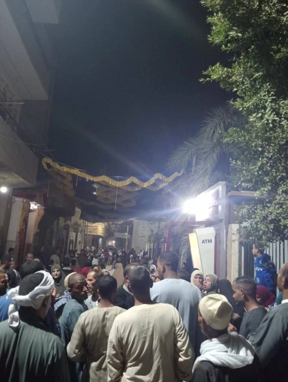 إقبال متزايد وطوابير طويلة.. ناخبو المنيا يشاركون بحماس في اليوم الثاني من انتخابات النواب 32 - جريدة المساء إقبال متزايد وطوابير طويلة.. ناخبو المنيا يشاركون بحماس في اليوم الثاني من انتخابات النواب 31 - جريدة المساء