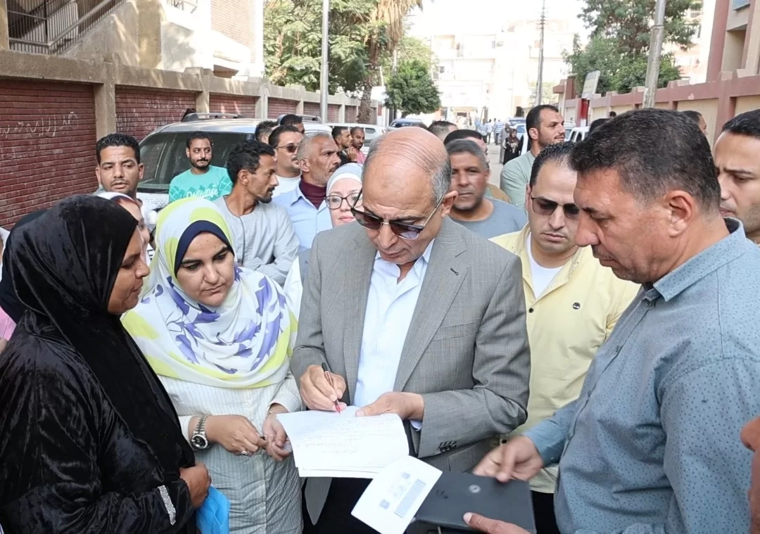 «جبر الخواطر منهج حياة» في المنيا.. المحافظ يواصل لقاءات خدمة المواطنين ويستمع إلى 70 حالة إنسانية 20 - جريدة المساء «جبر الخواطر منهج حياة» في المنيا.. المحافظ يواصل لقاءات خدمة المواطنين ويستمع إلى 70 حالة إنسانية 19 - جريدة المساء