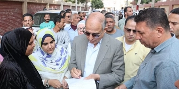 «جبر الخواطر منهج حياة» في المنيا.. المحافظ يواصل لقاءات خدمة المواطنين ويستمع إلى 70 حالة إنسانية 1 - جريدة المساء